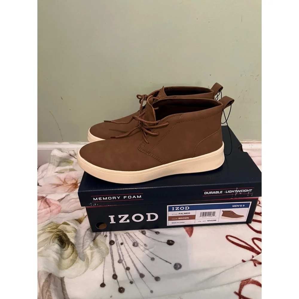 NIB IZOD Men's Palmer Brown Chukka Boots With Memory Foam Size 9M-New